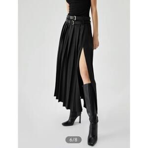 Commense NWT women’s Small Pleated Black High Slit Skirt-U